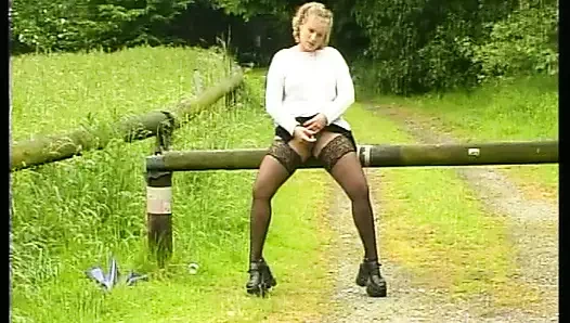 Geiler Auto Fick mit fetten Titten