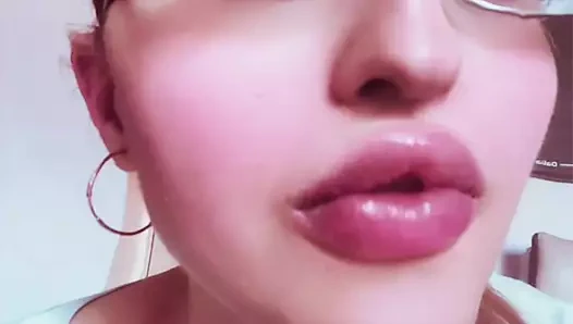 Piliç çıplak dudaklar seni ateşli yapıyor