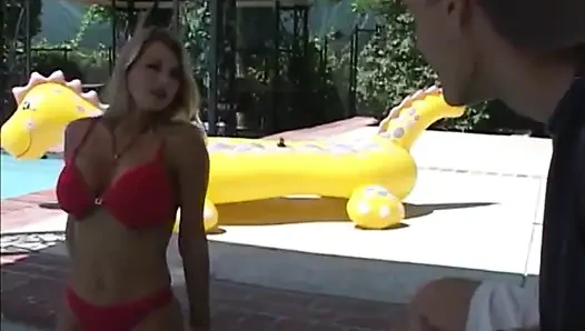 Büyük memeli fahişe açık havada sikiliyor
