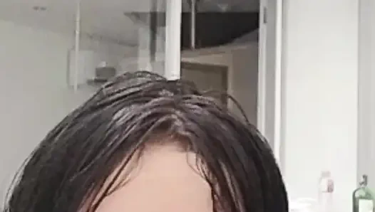 Süper jakuzy dövmeli önde mastürbasyon yapıyor