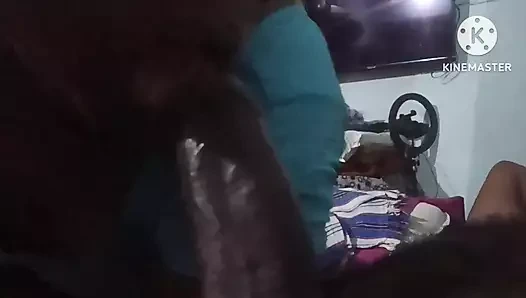 Karım arkadaşımın yarağını emiyor