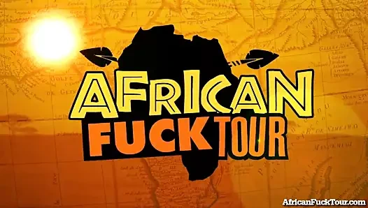 Afrikalı kız seksten sonra büyük bir yüz alır!