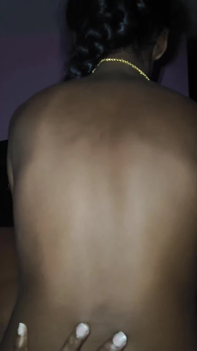 Захватывающий момент из "Тинка Deni играет с членом муженька"