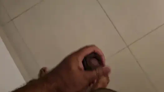 Boynuz burcuyla gavatı aşağılıyor