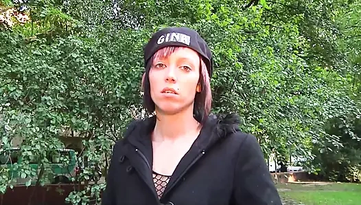 Gina ve iki lezbiyen parmaklıyor yalıyor