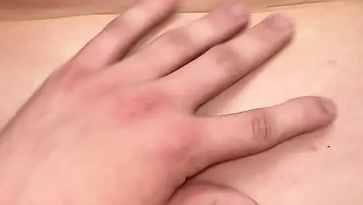 Sıkı götte derin parmak sikişi