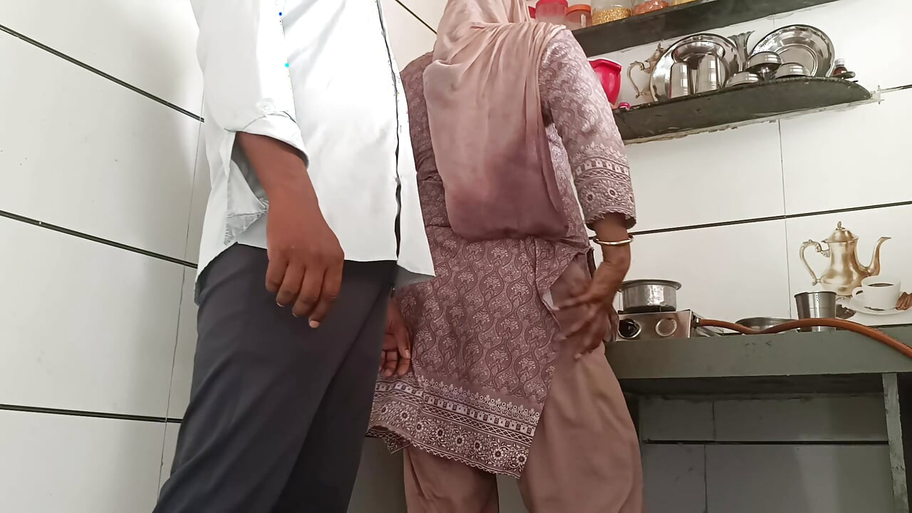 Rasoi mein bhabhi ji ke sath masti