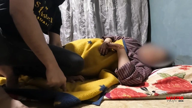 Eve girdi, çalacak bir şey bulamadı ve olgun sikildi!