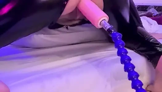 Alice Lima seks makinesiyle sikiliyor