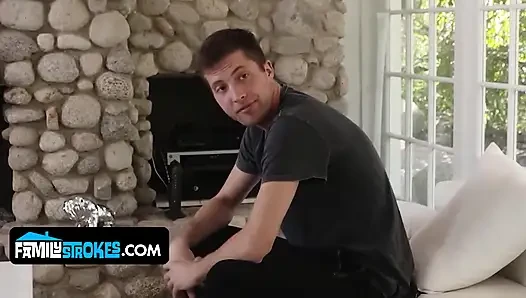 Büyük memeli sarışın Britney Amber tabu ilişkisinde yakalanıyor ve sikiliyor