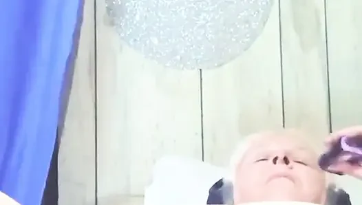Bu azgın sürtük aklını kaybetmeden önce kaç kez mastürbasyon yapıyor?