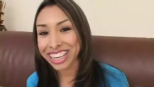 Seksi hatun erkek arkadaşının korunmasız sikişini seviyor