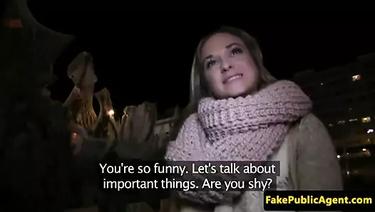 Çekti Çek güzellik pussyfucked içinde bir araba pov