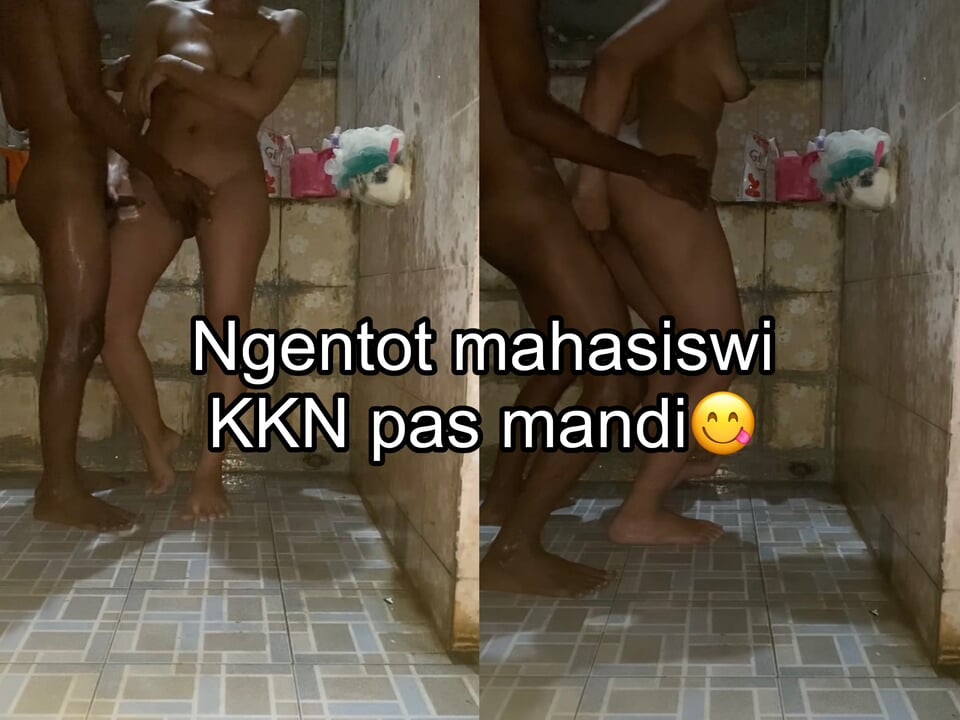 I fucked a KKN student while she was taking a shower