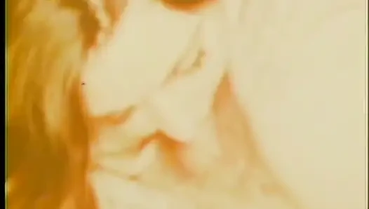 Lezbiyenler üçlü amcık yalıyor nostaljik amcık sikişi