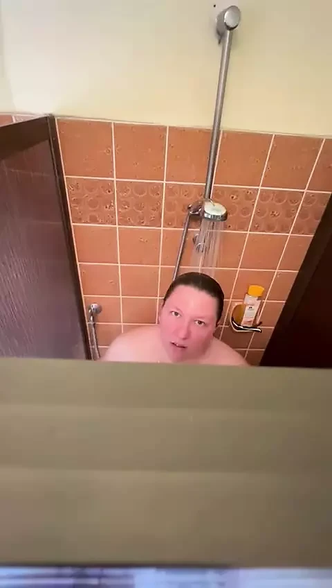 Пасынок-ист снимает меня на видео