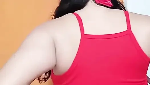 Kalın latin sürtük büyük göğüsleriyle oynuyor