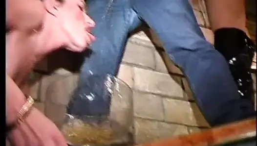 Gece kulübünde seks için aç!