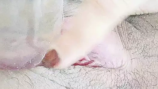 Sıkı amcıklı azgın orta yaşlı seksi kadın dildoyla oynuyor