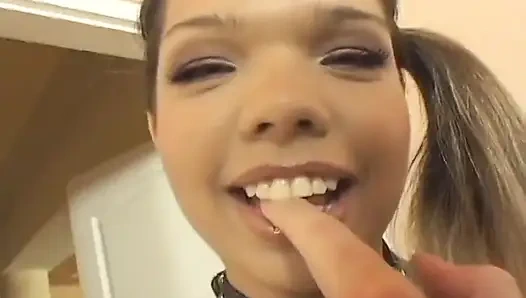 Tasmalı seksi hatun sert sikişin tadını çıkarıyor