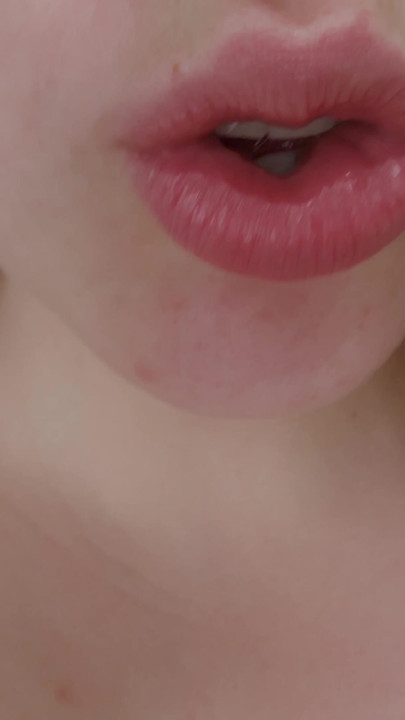 Büyük orta yaşlı seksi kadının göğüsleri. Ve büyük gülüşüm, bir bak