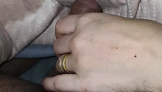 Doktor Love elle muamele aldı