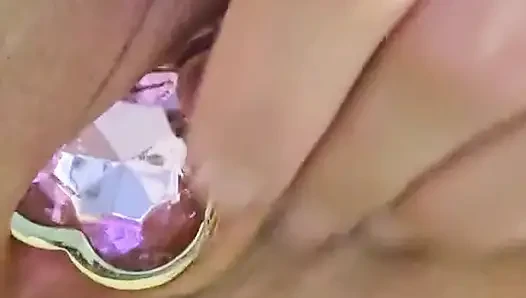 Seksi Orta Yaşlı Seksi Kadın Küvette Çıplak Amına Anal Tıkaç Sokuyor...