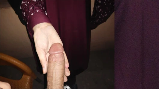 Üvey kız kardeş üvey erkek kardeşine büyük yarak emmeyi öğretiyor - tam Hintçe ses