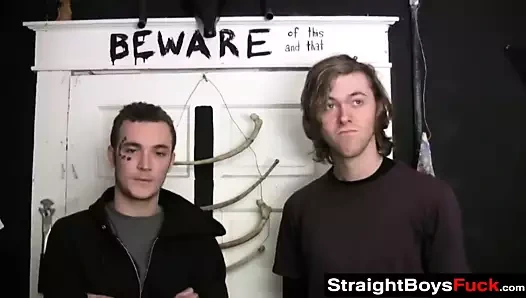 Dövmeli arkadaşlar var sıcak eşcinsel sikme fest