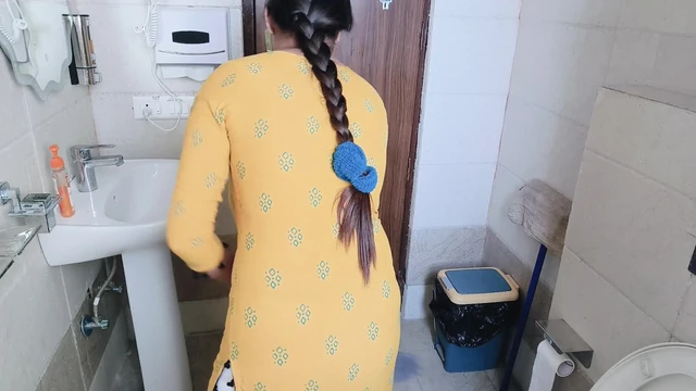 Kamwali bhai ev sahibi ilişkisi - büyük memeli Hintli hizmetçi ekstra ödeme için büyük yaraklı malik tarafından sikiliyor xxx