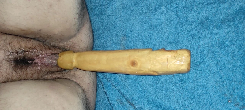 Kız arkadaşımın amında ahşap dildo