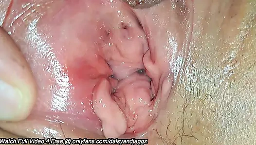 Evli kadın kocasının önünde büyük zenci yarağı tarafından sikiliyor