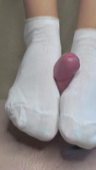 Muhteşem beyaz çorap footjob! | Klip 1