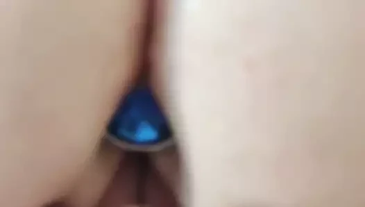 Sıcak büyükanne bir eşek fişi takılı - anal için hazırlanıyor