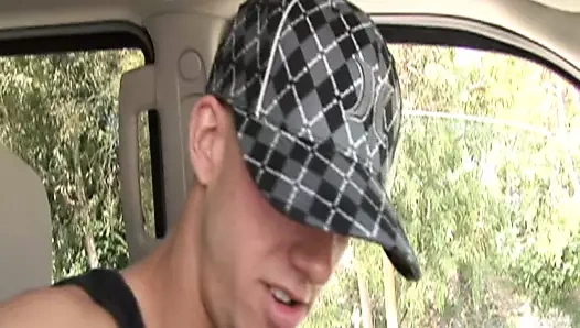 Reich Notgeile Milf bestellt sich toyboy fuer deepthroat und zum ficken