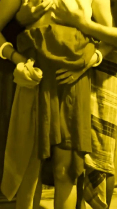Azgın yenge banyodan sonra sıkı amcığıyla sert sikişiyor. | Klip 1