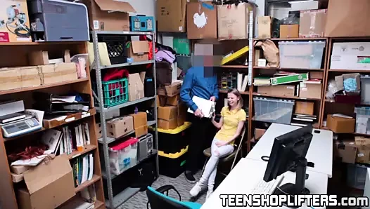 Catarina petrov aldı yukarı ve raylı tarafından kirli büyük çük polis