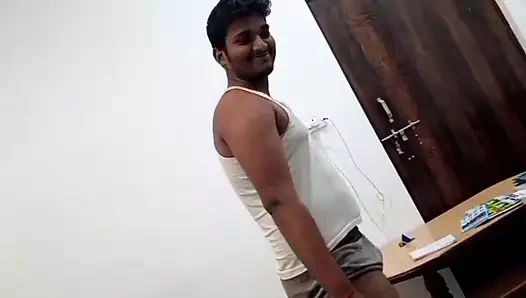 Yeni ateşli seks videosu bir oğlan tarafından sikiliyor