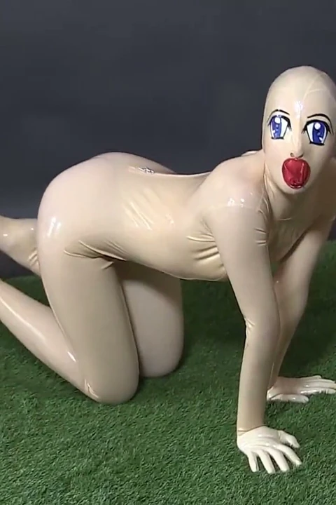 Silikon maskeli canlı rubberdoll