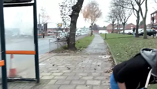 Yaramaz esmer genç bebek leyla pissing açık havada