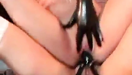 Esmer delisi mahkum seksi bekçi kadın tarafından bir ders öğretilir