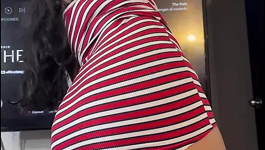 Azgın üvey erkek ev ödevi için yardım için geliyor ve sonunda sikiliyor