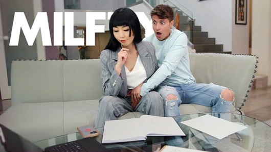 Pişman üvey annem doğum günümü unuttuğu için amına dokunmama izin veriyor - mylf