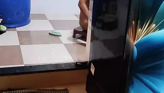 Instead of drinking tea at the neighbour's Bhabhi's house, when she was taking a bath, I secretly made a video