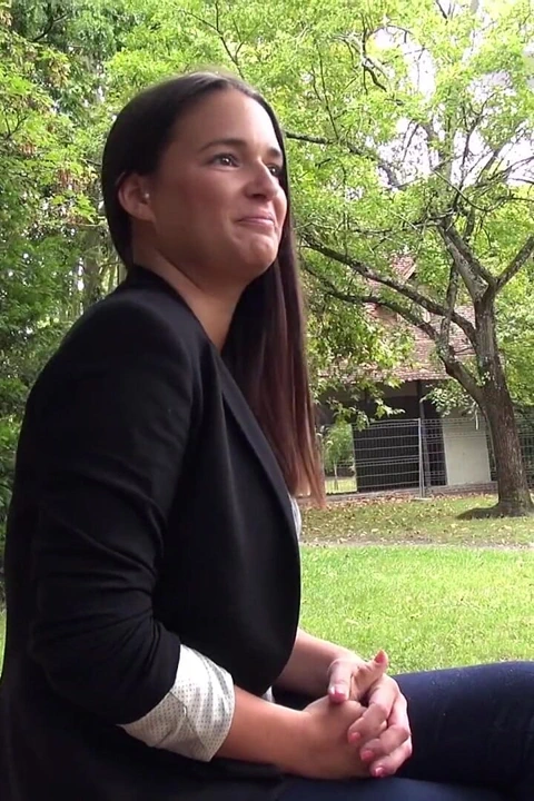 19 yaşındaki Zoe, porno oyunculuğunda güzel göğüslerini sergiliyor