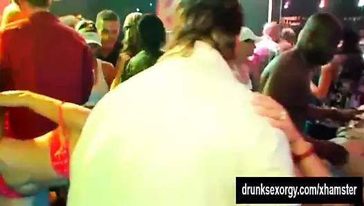 seksi clubbers lanet içinde kamu