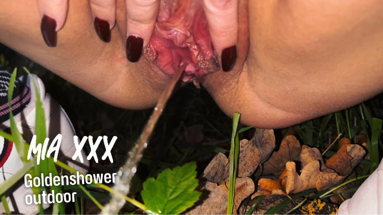 Miaxxx altın duş açık havada
