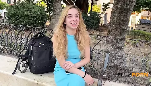 18 yaşındaki bebek Irina Love 18 yaşındaki kızdan bu sikişte hiç olmadığı kadar zevk alıyor!