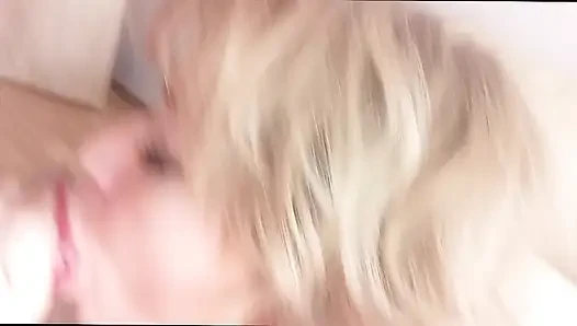 Havalı olgun evli kaltak Aimee: ağızda yarak ve yüksek sesle sallayarak orgazm. Herkes böyle yaramaz bir sürtükle evlenmek istiyor! ))