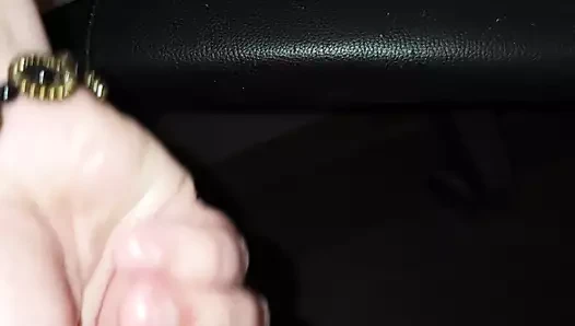 Azgın anne kocasına elle muamele çekerken amını parmaklıyor